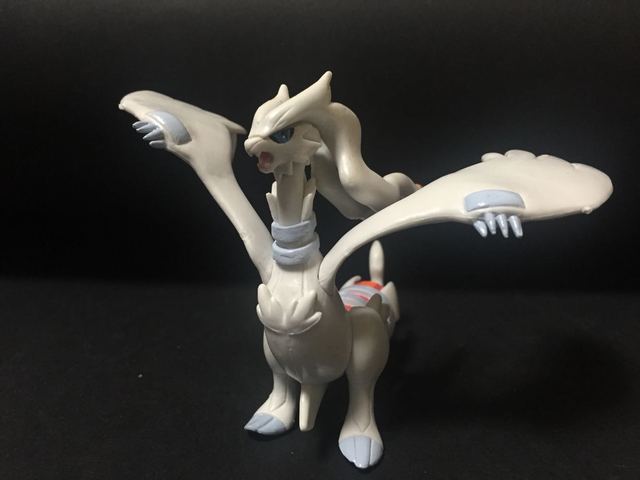 Figura de ação colecionável pokémon, dragão e fogo lendário, tipo reshiram,  articulações, montagem, brinquedo - AliExpress